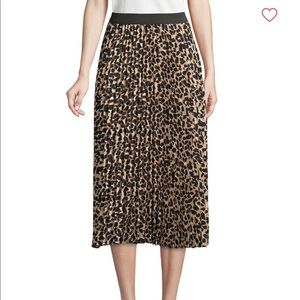 Leopard print pleated skirt